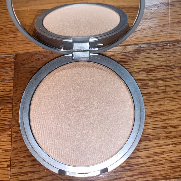 The Balm - Mary Lou highlighter - Picture 3 of 3